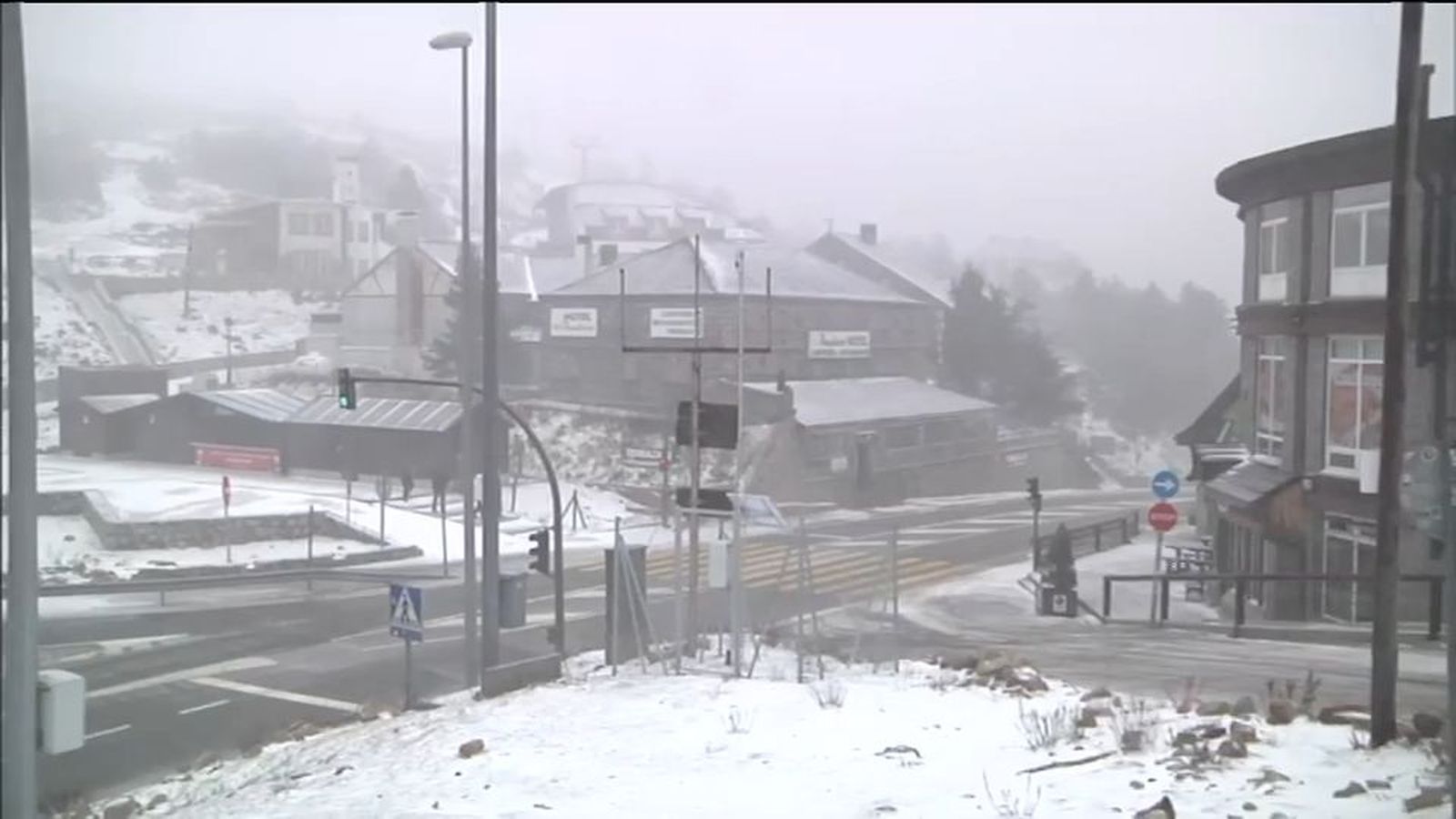 Consejos del 112 para sobrellevar la alerta de viento y nieve en Madrid