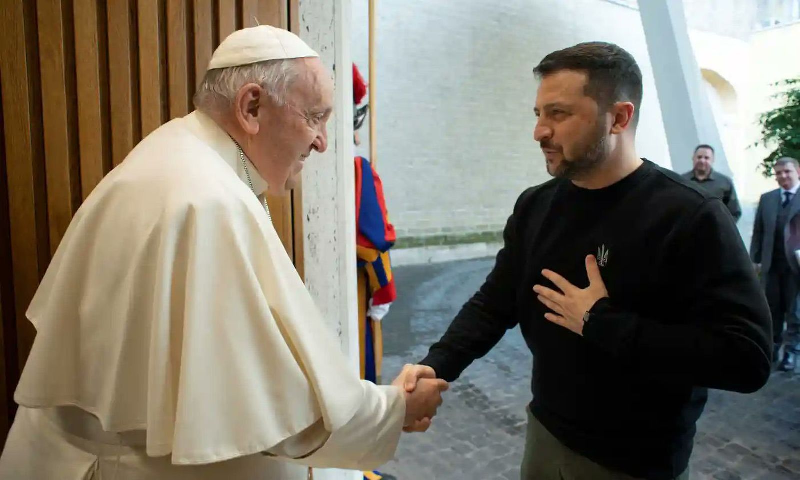 Zelenski llega al Vaticano para reunirse con el Papa
