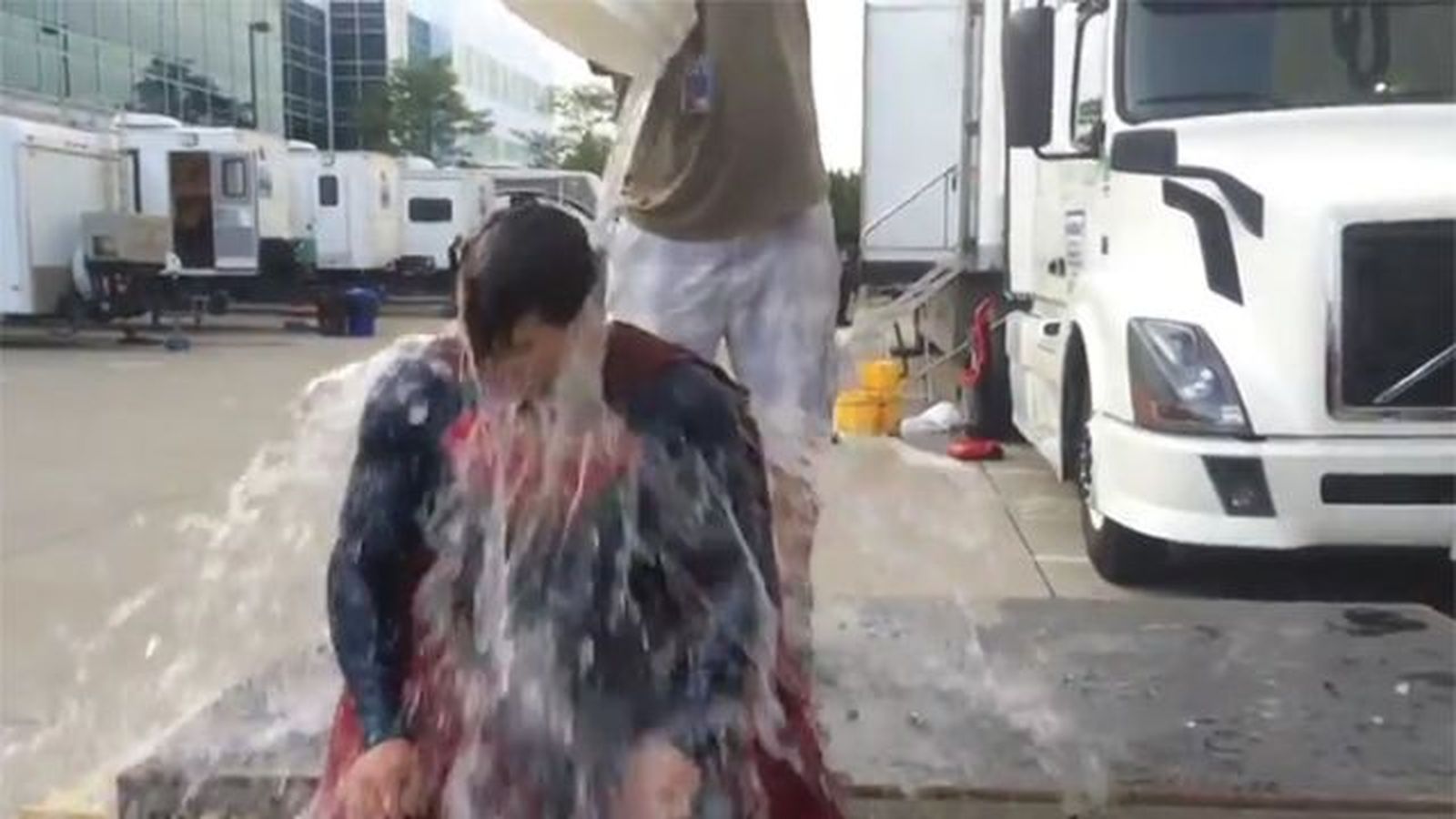Superman se moja por el ELA