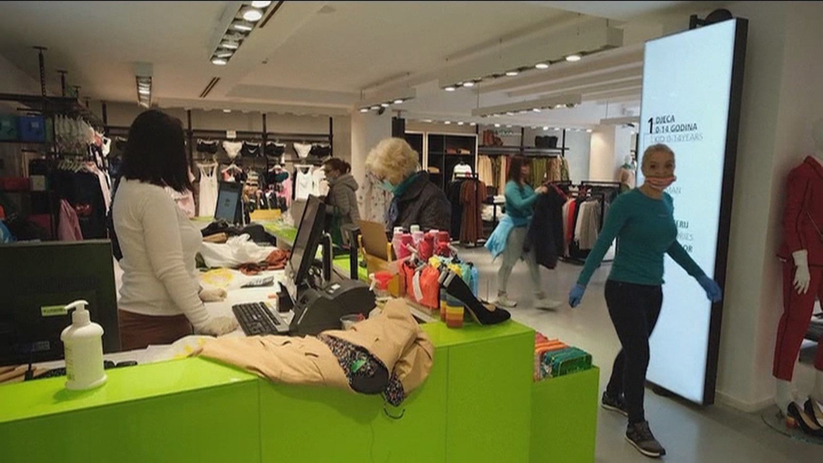 Los comerciantes ven "contradicciones" en el Gobierno por las rebajas y piden que rectifique