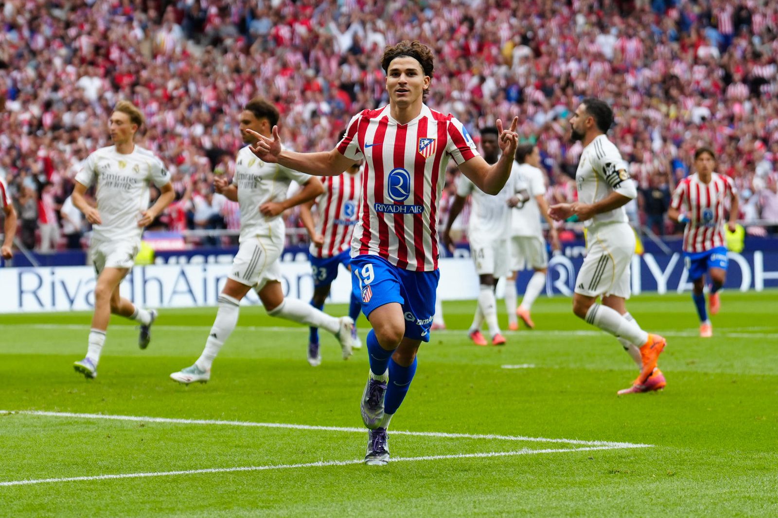 Julián Alvarez ante el Real Madrid