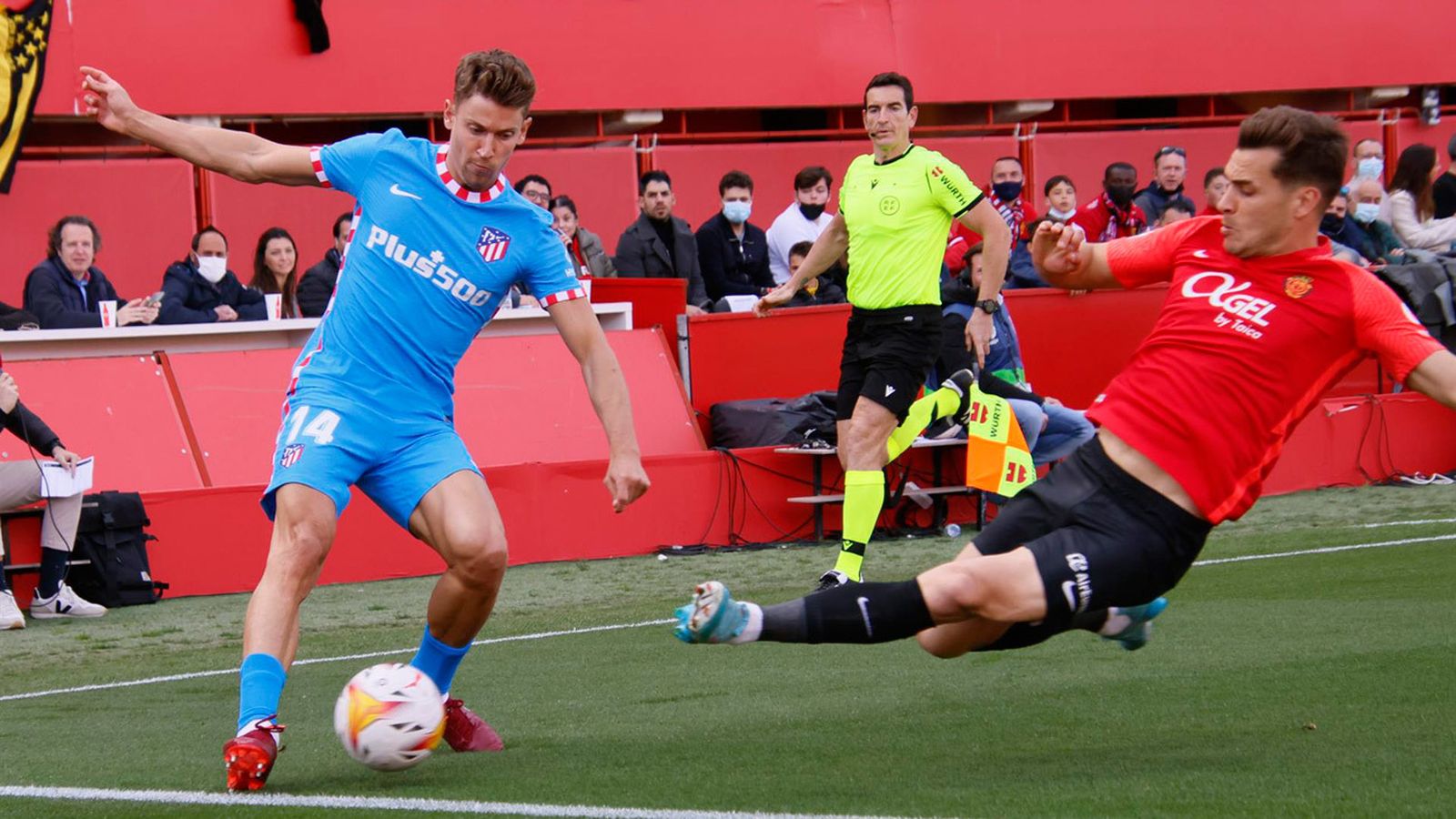 El centrocampista del Atlético de Madrid Marcos Llorente durante el partido de Liga que Mallorca y Atlético de Madrid disputan este sábado en el estadio Son Moix de Palma