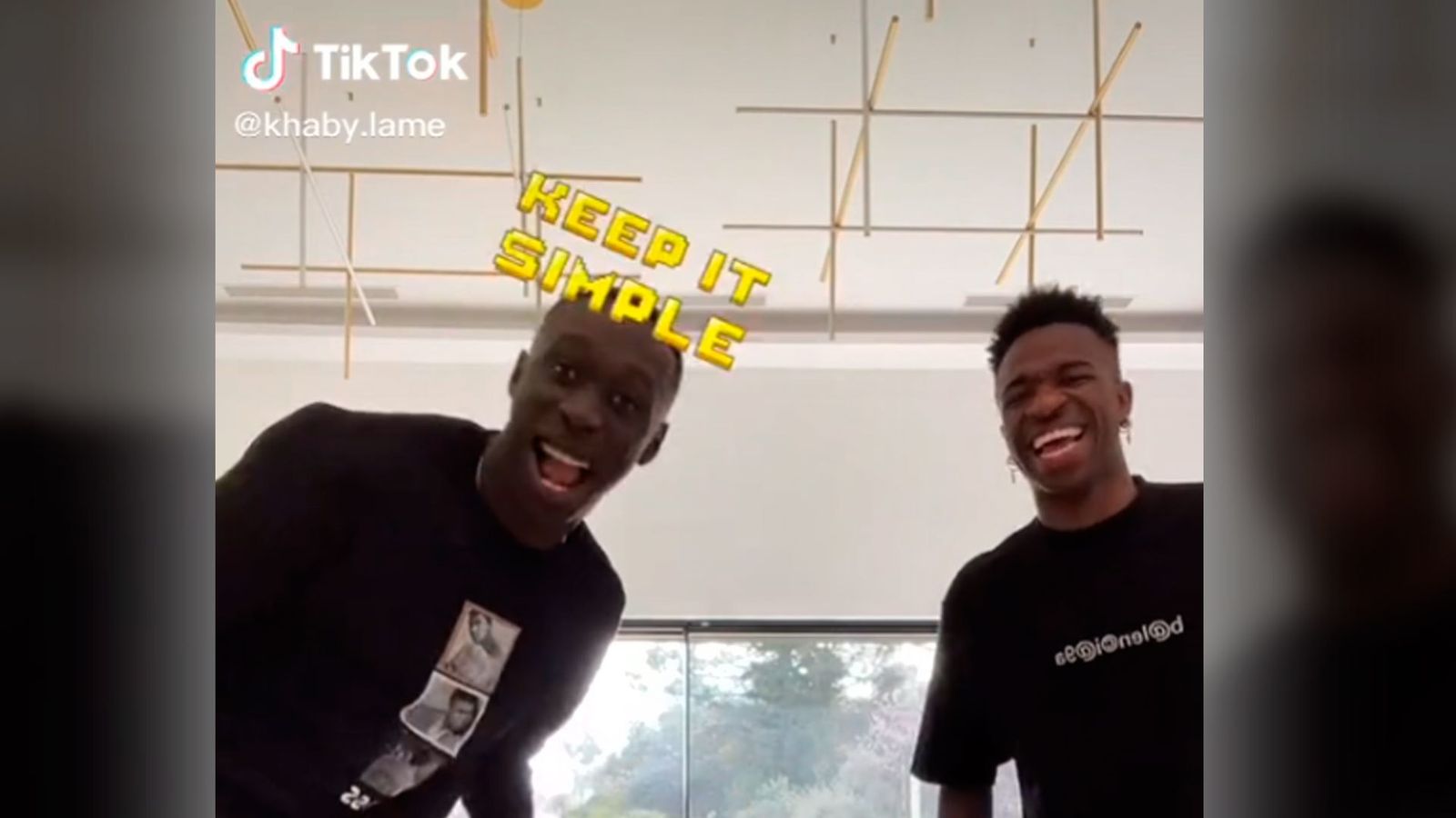Khabane Lame junto a Vinicius Jr en un post de TikTok