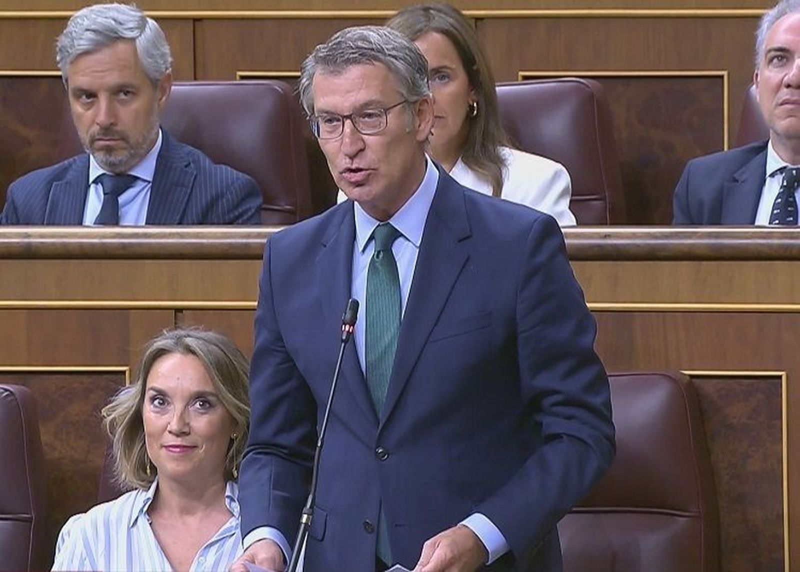 Feijóo acusa a Sánchez de “censura y persecución” y le compara con Franco