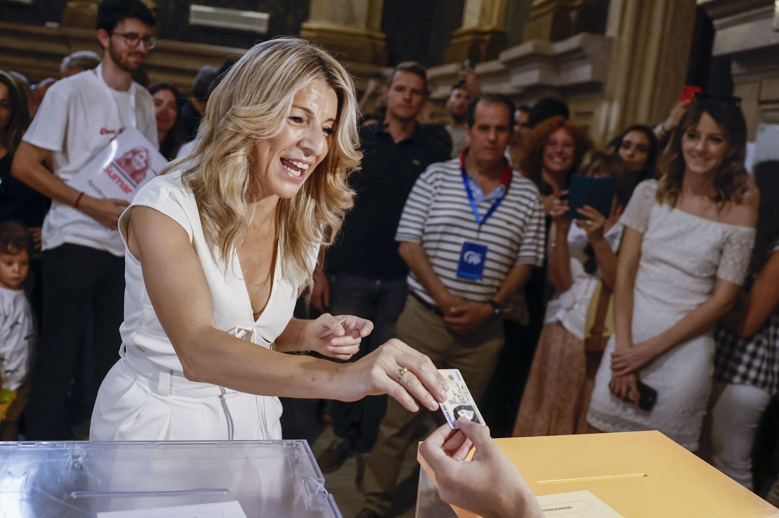 Yolanda Díaz vota en lasa Elecciones Generales 23J