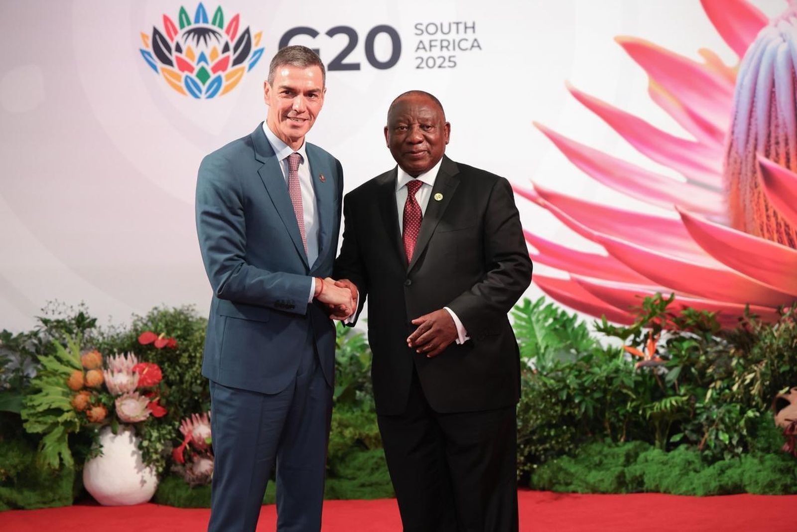Pedro Sánchez  y el presidente de Sudáfrica en la cumbre del G20
