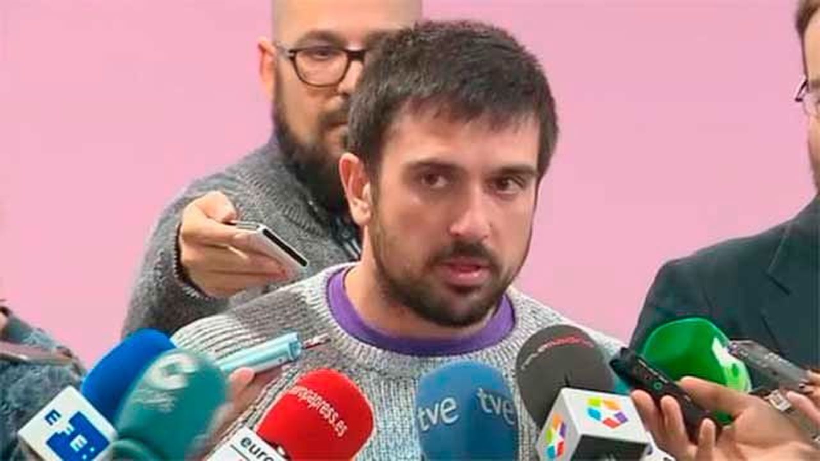 Espinar 'pasa palabra' y no muestra confianza en López, portavoz de la Asamblea de Madrid