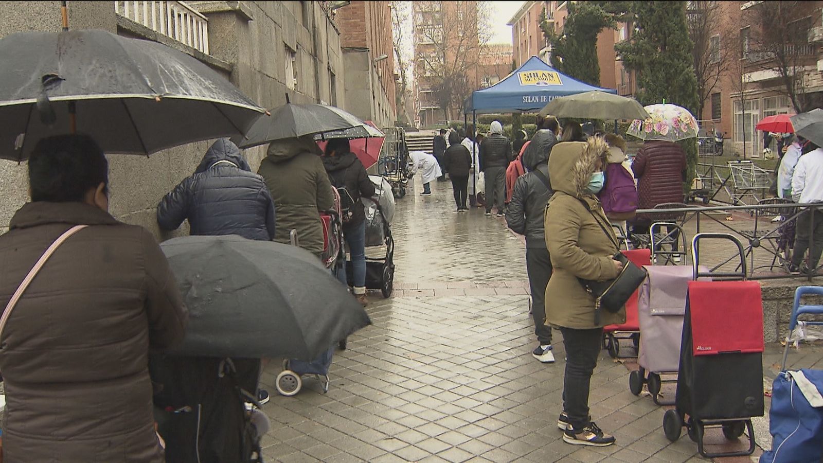 Las llamadas 'colas del hambre' en Madrid