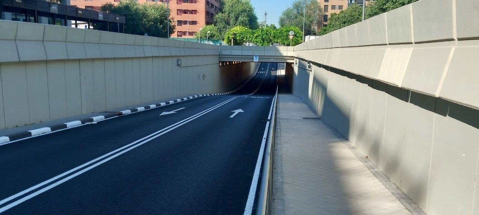 Paso inferior en la calle Estrella de Naos