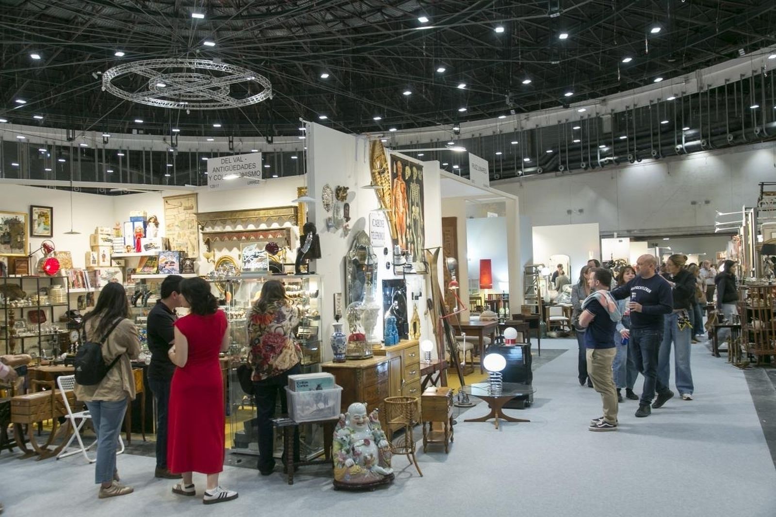 La feria de anticuarios, almonedas y galerías de arte Antik celebra este martes una jornada de puertas abiertas