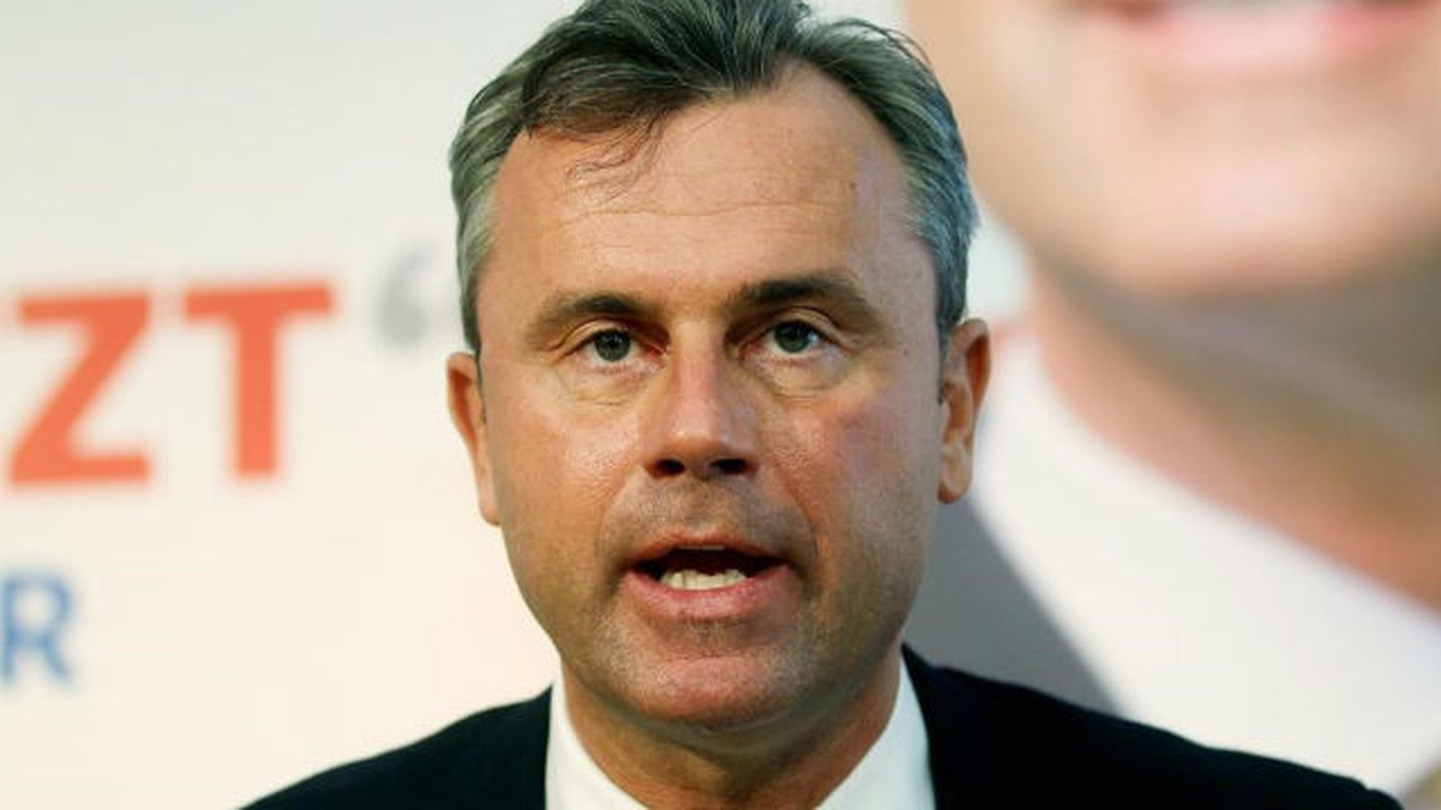 Norbet Hofer, un puño de acero en un guante de seda