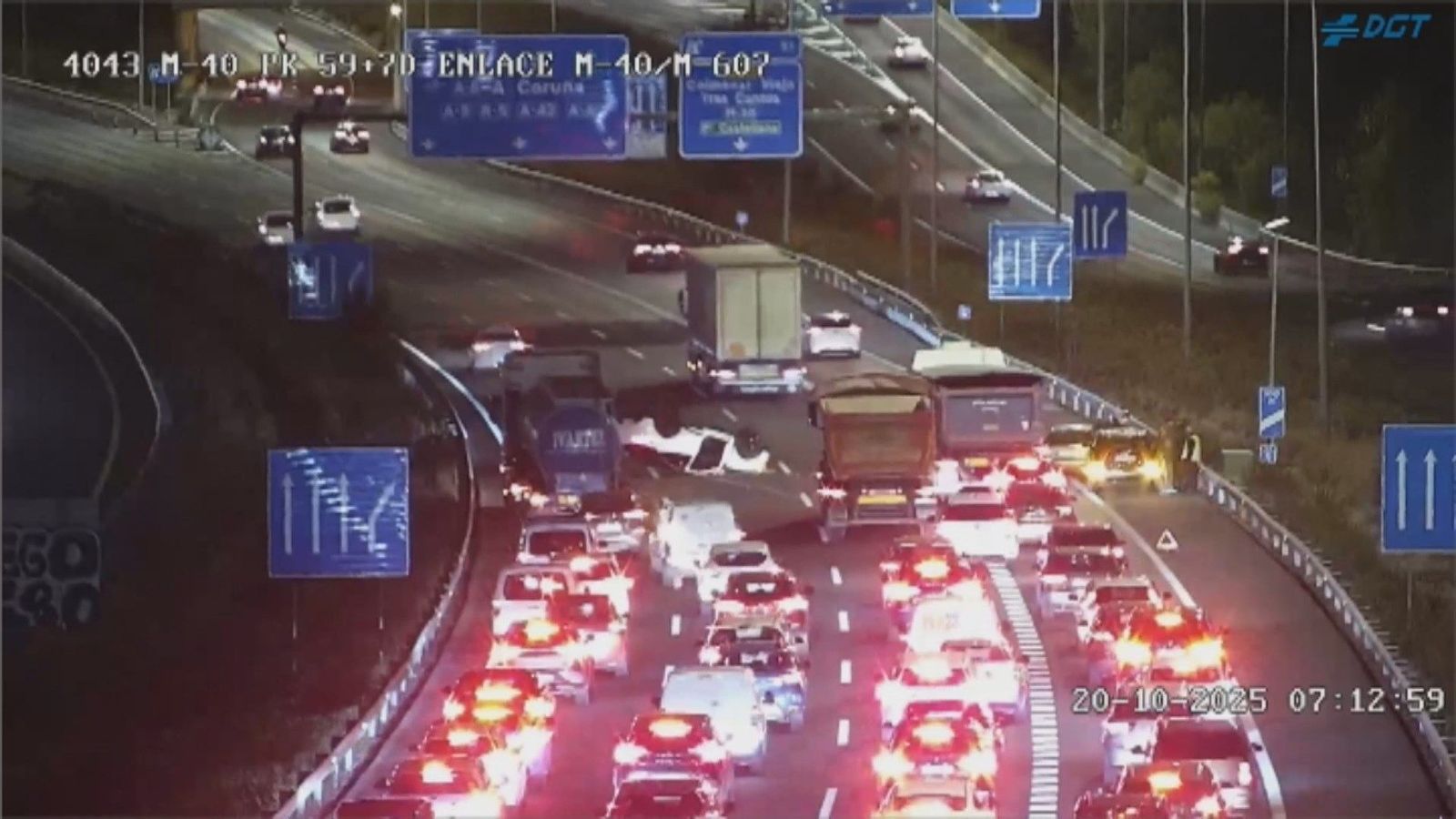 Reabierta la M-40 en dirección a la M-607, en Las Tablas, tras el vuelco de un vehículo