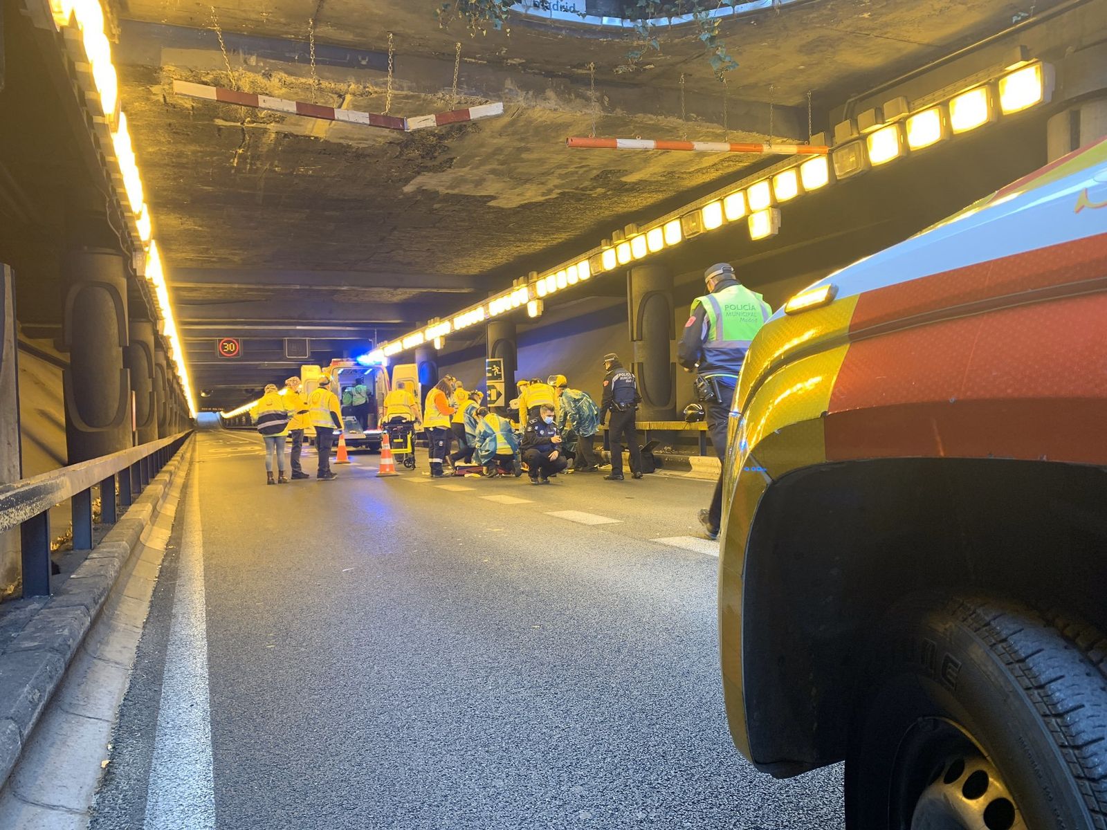 La Policía Municipal cerró el túnel de María de Molina tras el accidente