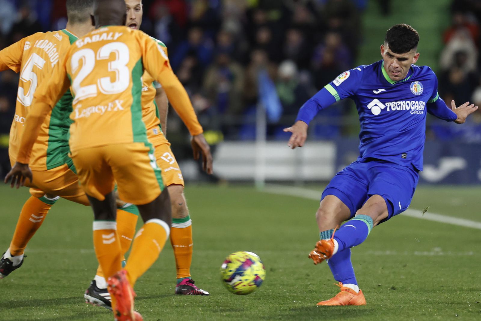 Aleñá ante Betis