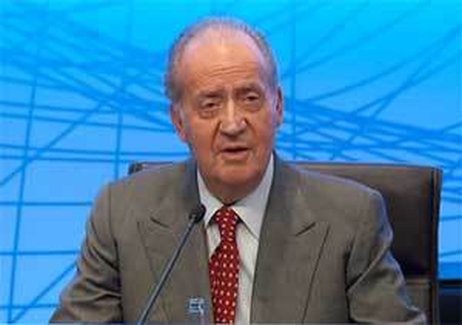 El rey dice que el desempleo juvenil le quita el sueño