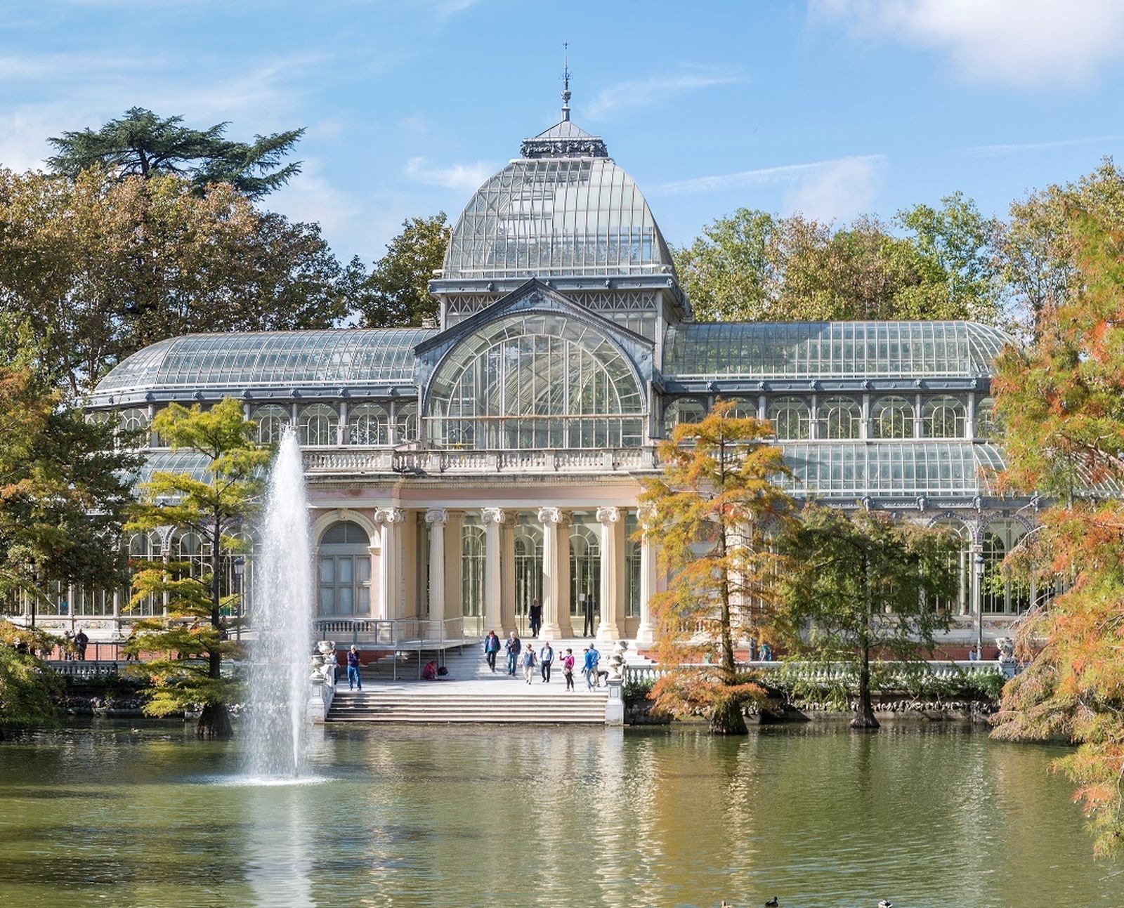 El Palacio de Cristal de El Retiro, invernadero, sede de las Cortes y sala del Museo Reina Sofía
