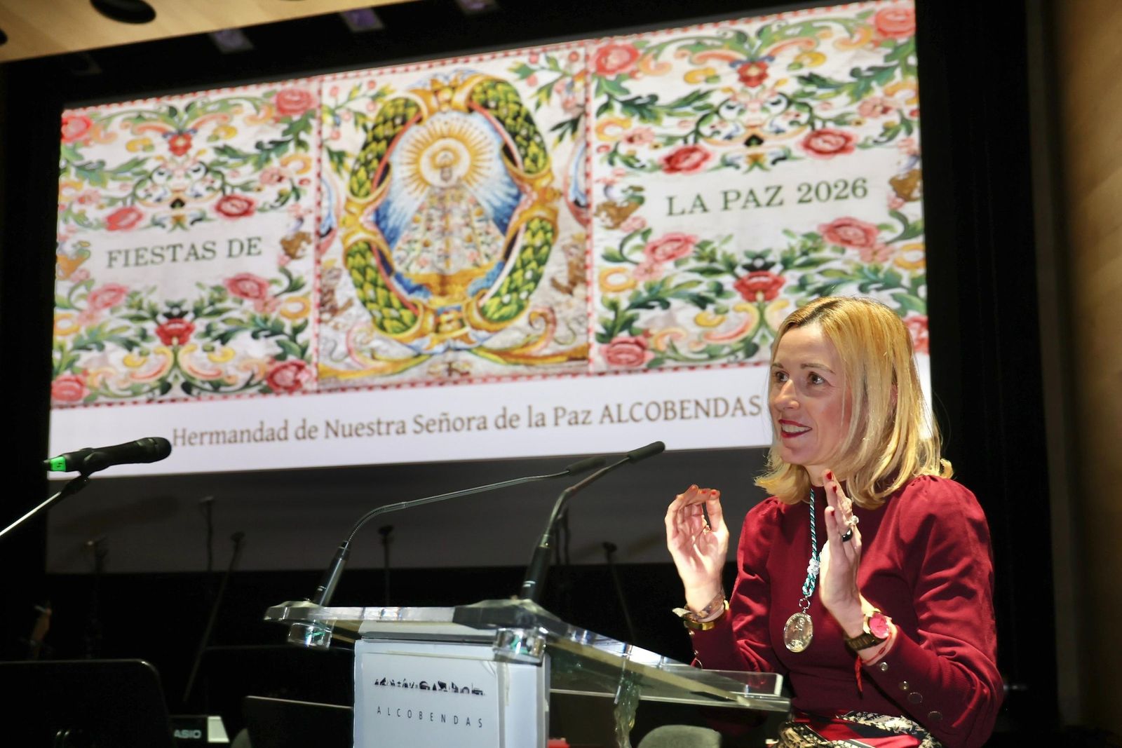 La alcaldesa de Alcobendas, Rocío García Alcántara, durante la presentación de la programación cultural y religiosa de las Fiestas de la Virgen de la Paz