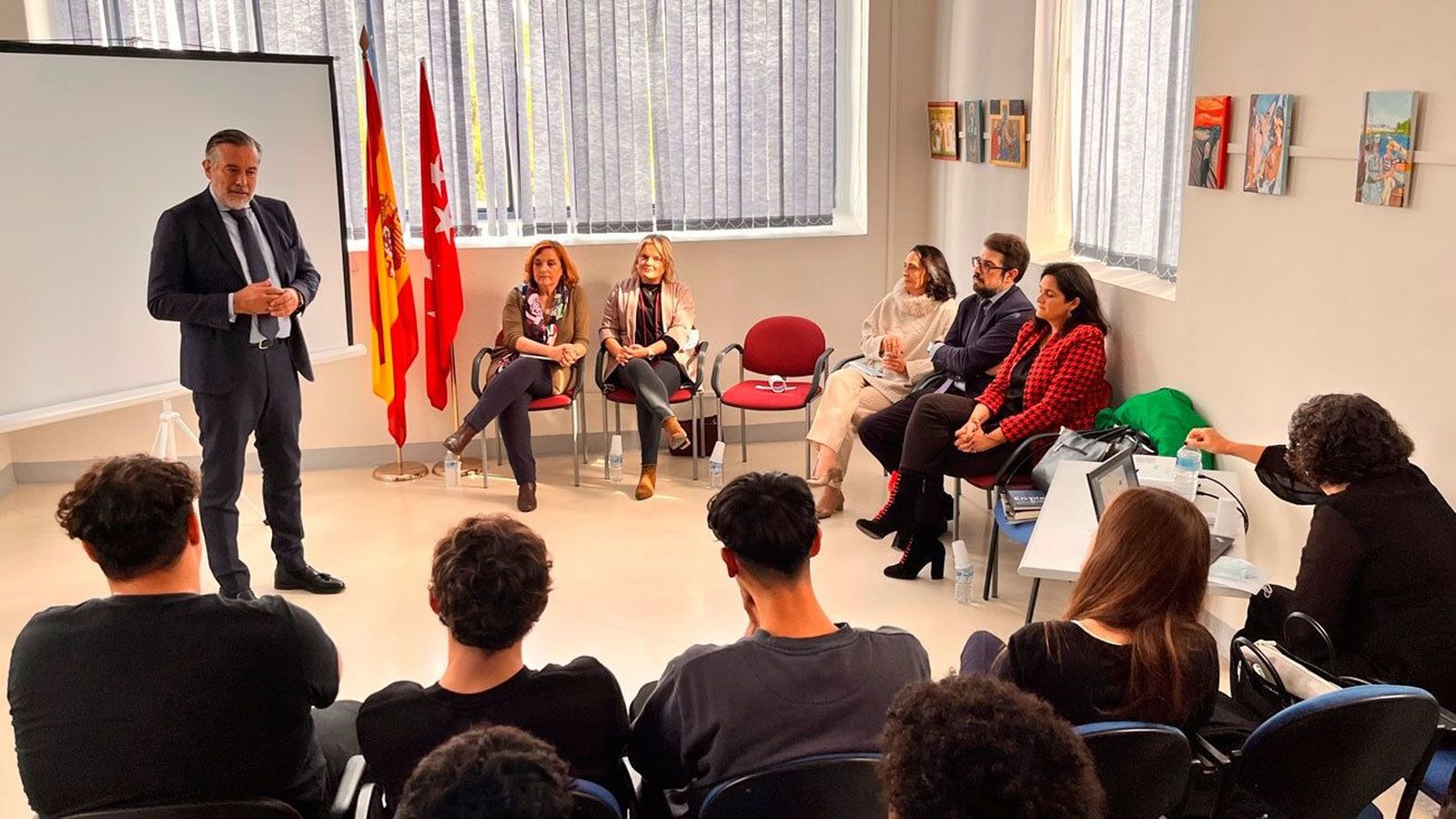 Víctimas del terrorismo imparten una charla en el centro de menores de El Lavadero