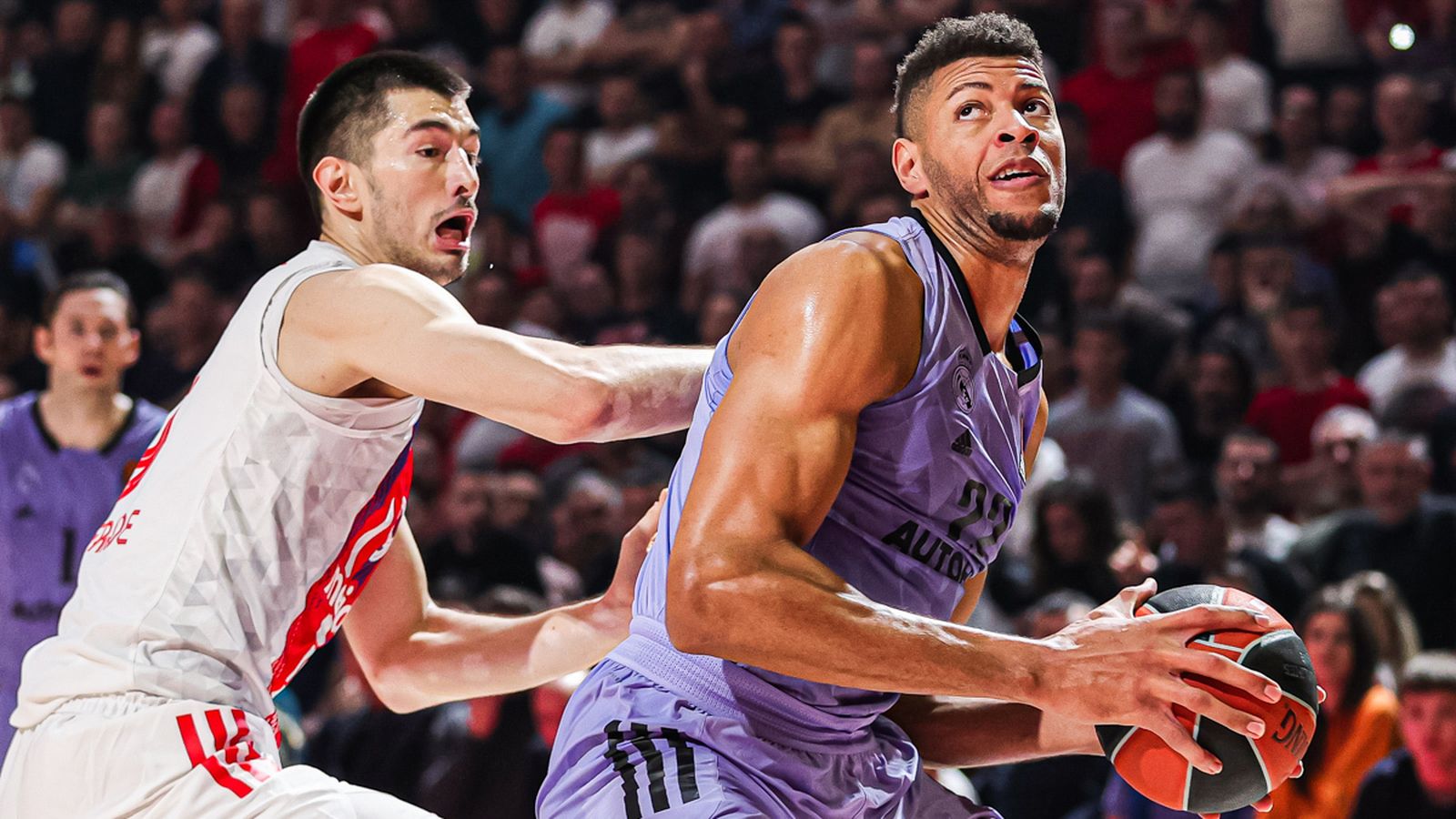 Tavares ante el Estrella Roja
