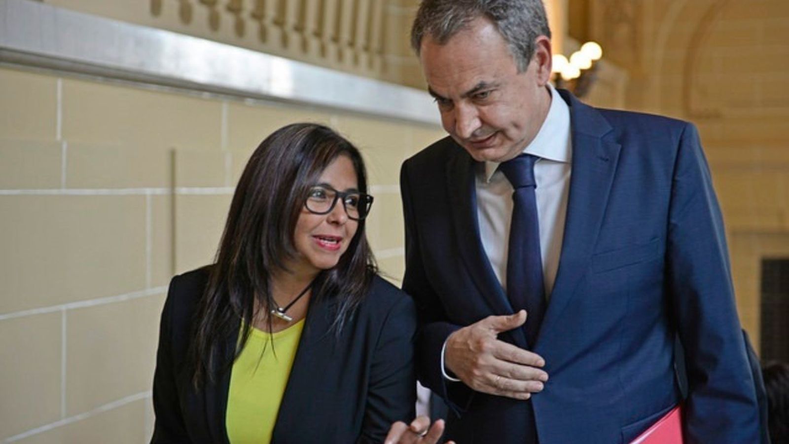 Zapatero llega a Caracas invitado por Delcy Rodríguez