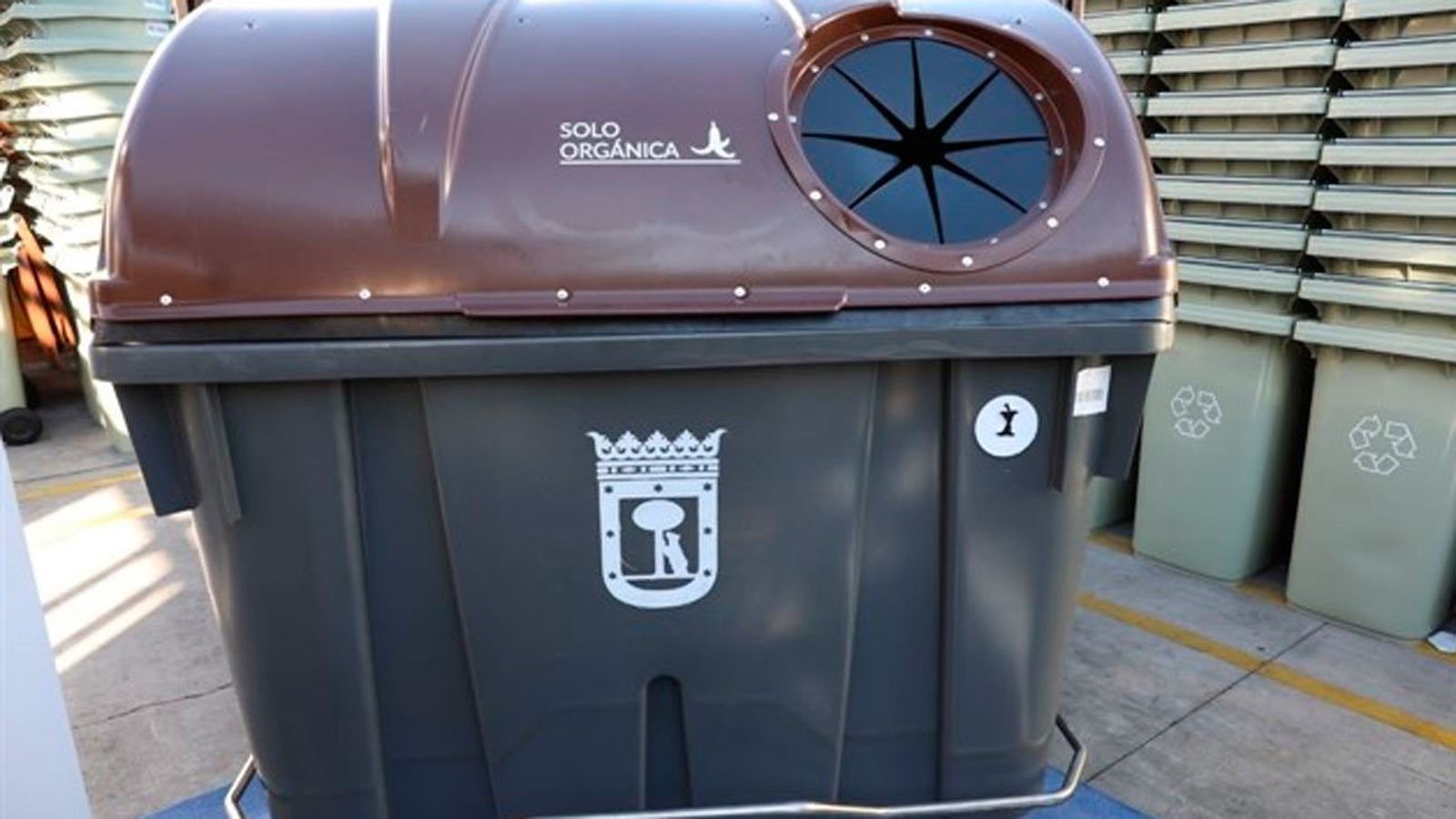 Cubo marrón para restos orgánicos