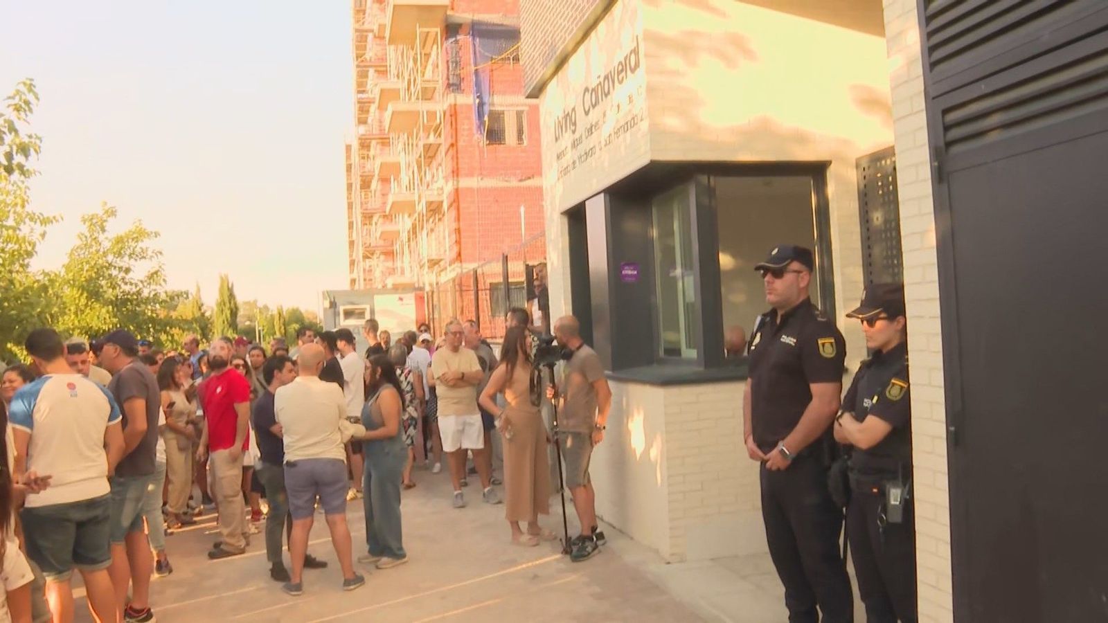 Concentración vecinal en El Cañaveral contra la okupación: "Esto le puede pasar a cualquiera"