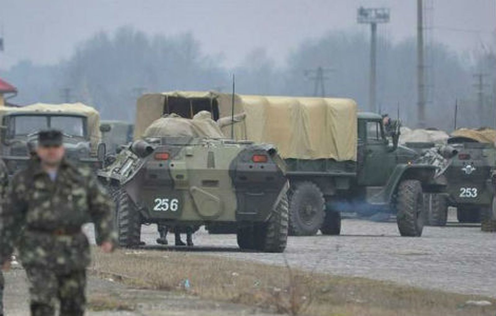Ucrania denuncia que Rusia sigue concentrando tropas y tanques en la frontera