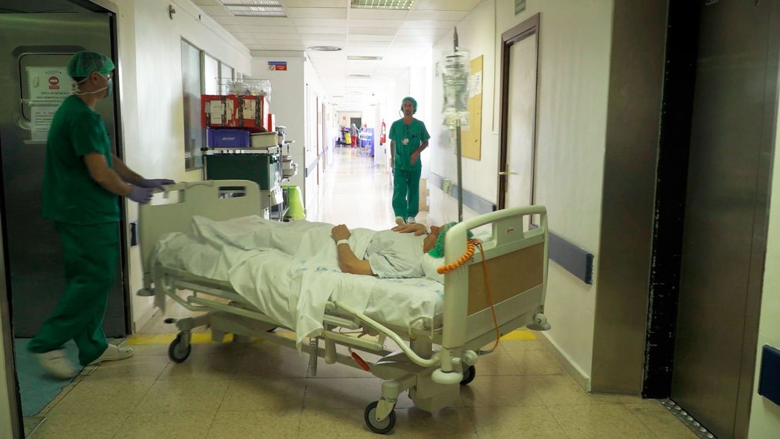 Mejora la situación en las urgencias hospitalarias madrileñas y se alivian las UCIs