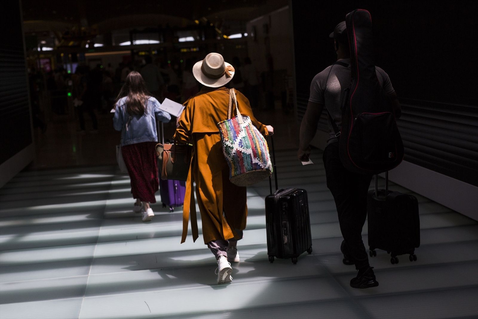 Turistas en la T-4 del aeropuerto Adolfo Suárez-Madrid Barajas