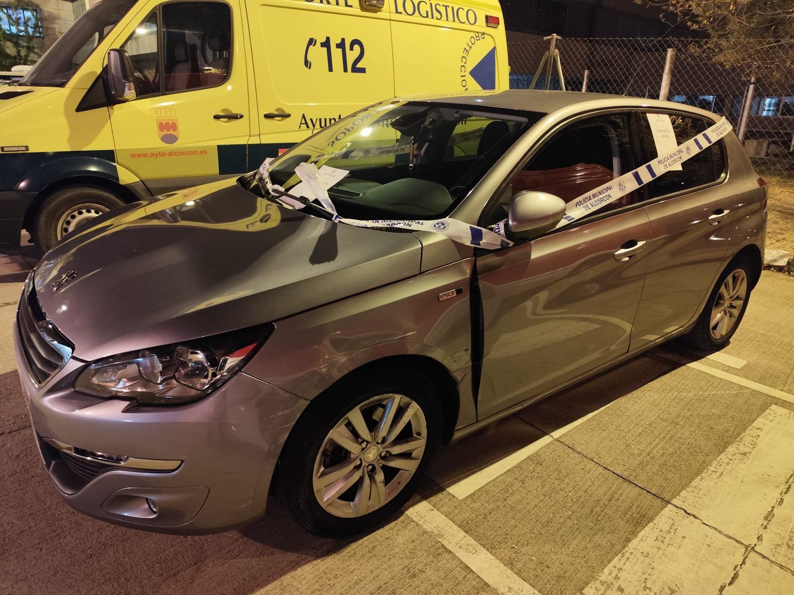 Vehículo siniestrado en la avenida de Portugal de Alcorcón