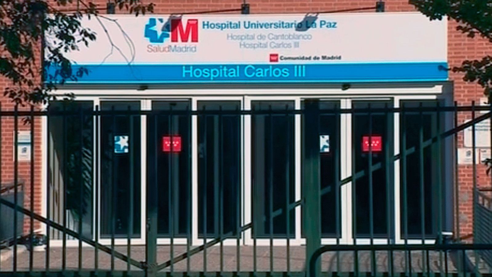 Los dos pacientes por coronavirus del Carlos III evolucionan bien