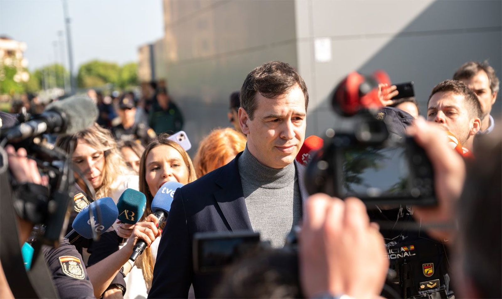 La jueza procesa al hermano de Pedro Sánchez por tráfico de influencias y prevaricación