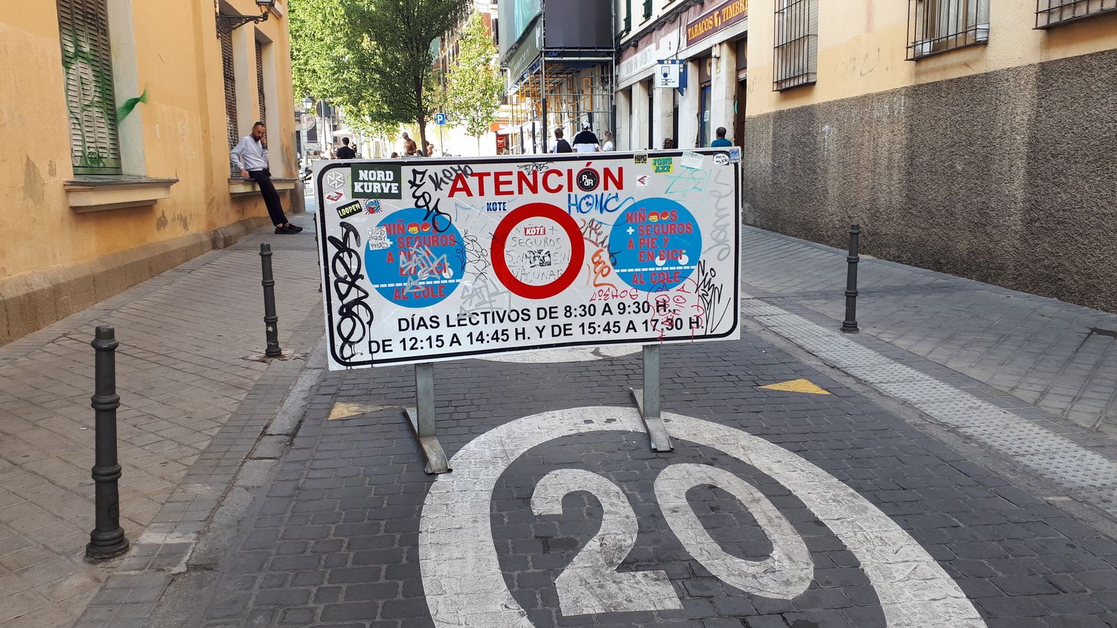 Corte de la Calle de Tabernillas en horario escolar