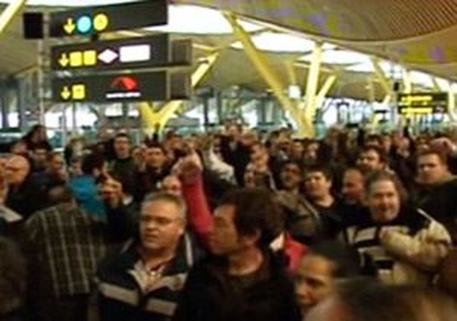 Iberia convoca a los sindicatos  con la intención de "acercar posturas"
