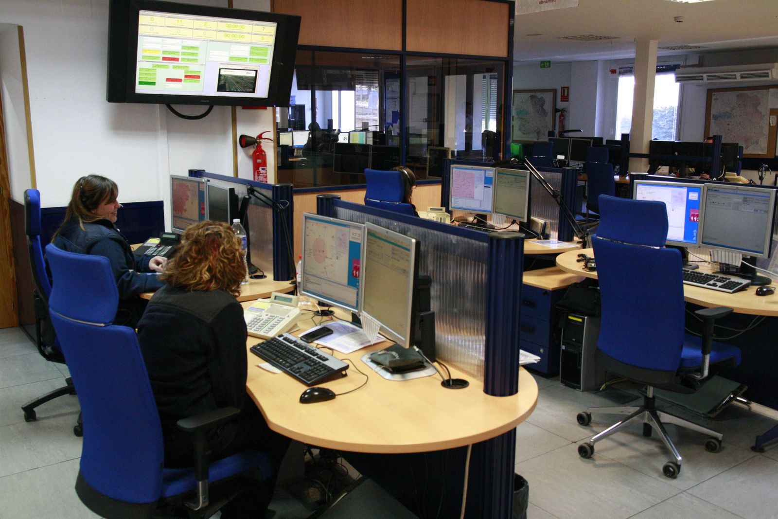 Gente trabajando en la oficina