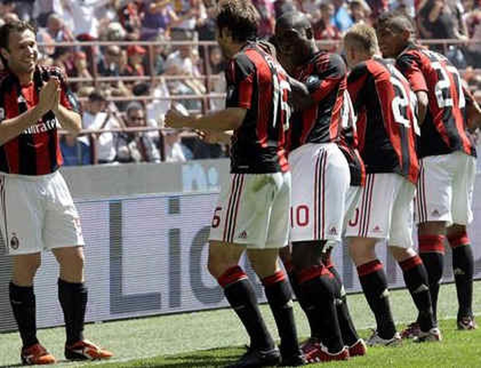 El Milan acaricia su decimoctavo título liguero tras derrotar por 1-0 al Bolonia