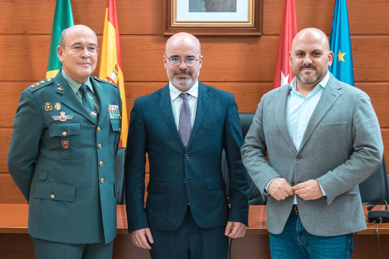 El jefe de la Comandancia de la Guardia Civil, el delegado del Gobierno y el alcalde de Manzanares El Real