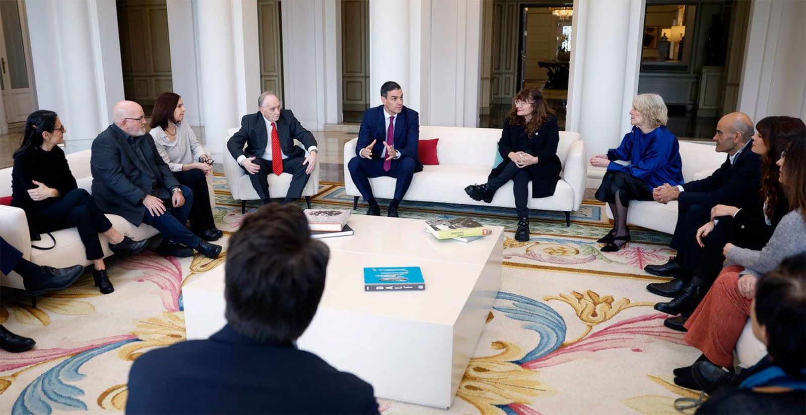 Pedro Sánchez recibe al sector del cine en La Moncloa en vísperas de los Goya