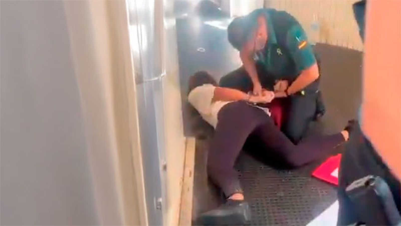 Detenida por  "comportamiento conflictivo" en un vuelod e Vueling