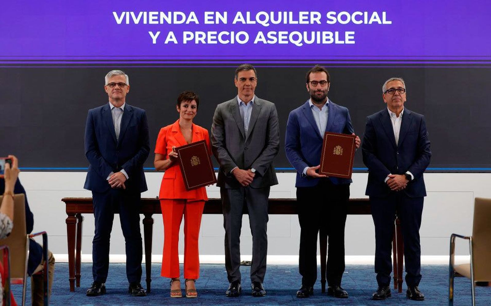 El Gobierno firma un convenio con el ICO para construir 43.000 viviendas de alquiler asequible