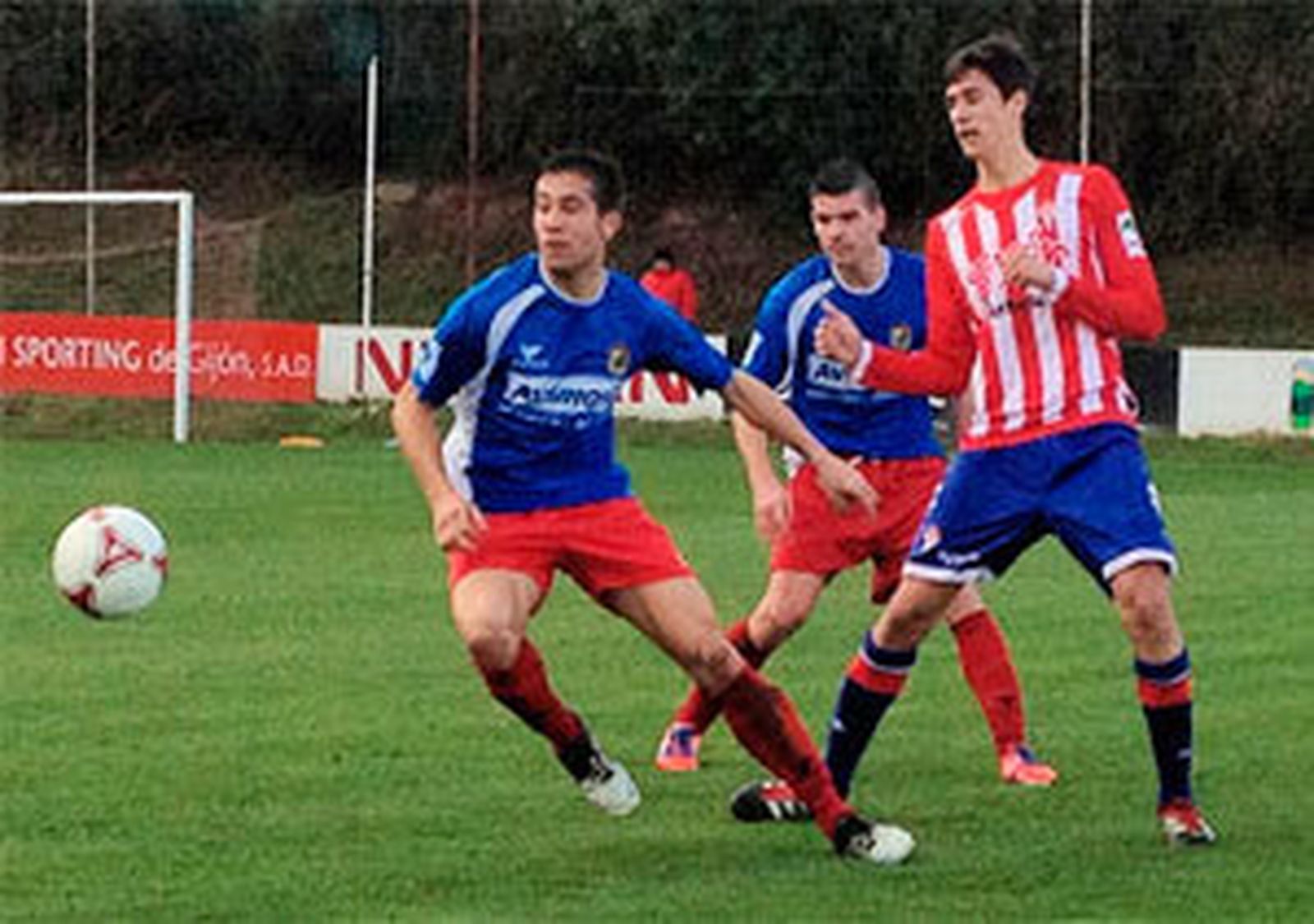 El jugador del Fuenlabrada Borja, en el encuentro ante el Sporting B