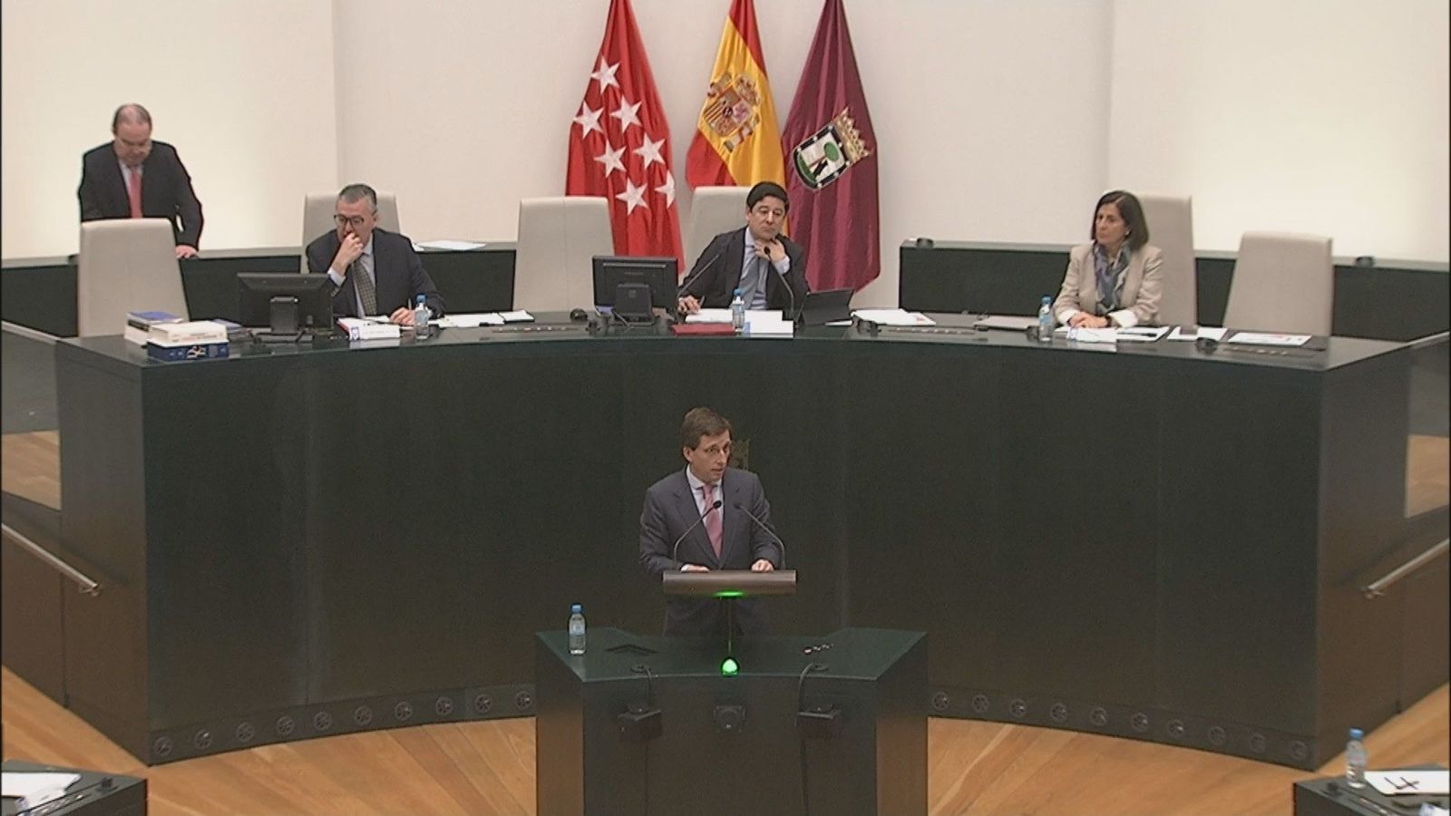Almeida y Maroto chocan tras la ruptura de relaciones entre acusaciones de "incompetencia" y "crispación"