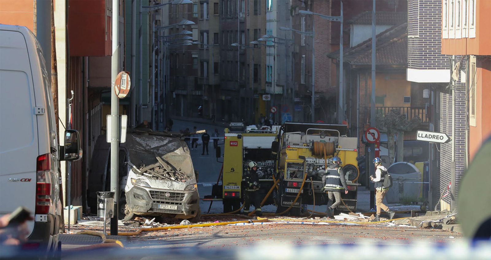 Una explosión de gas en Mieres deja 17 heridos, tres de gravedad, y un edificio derruido