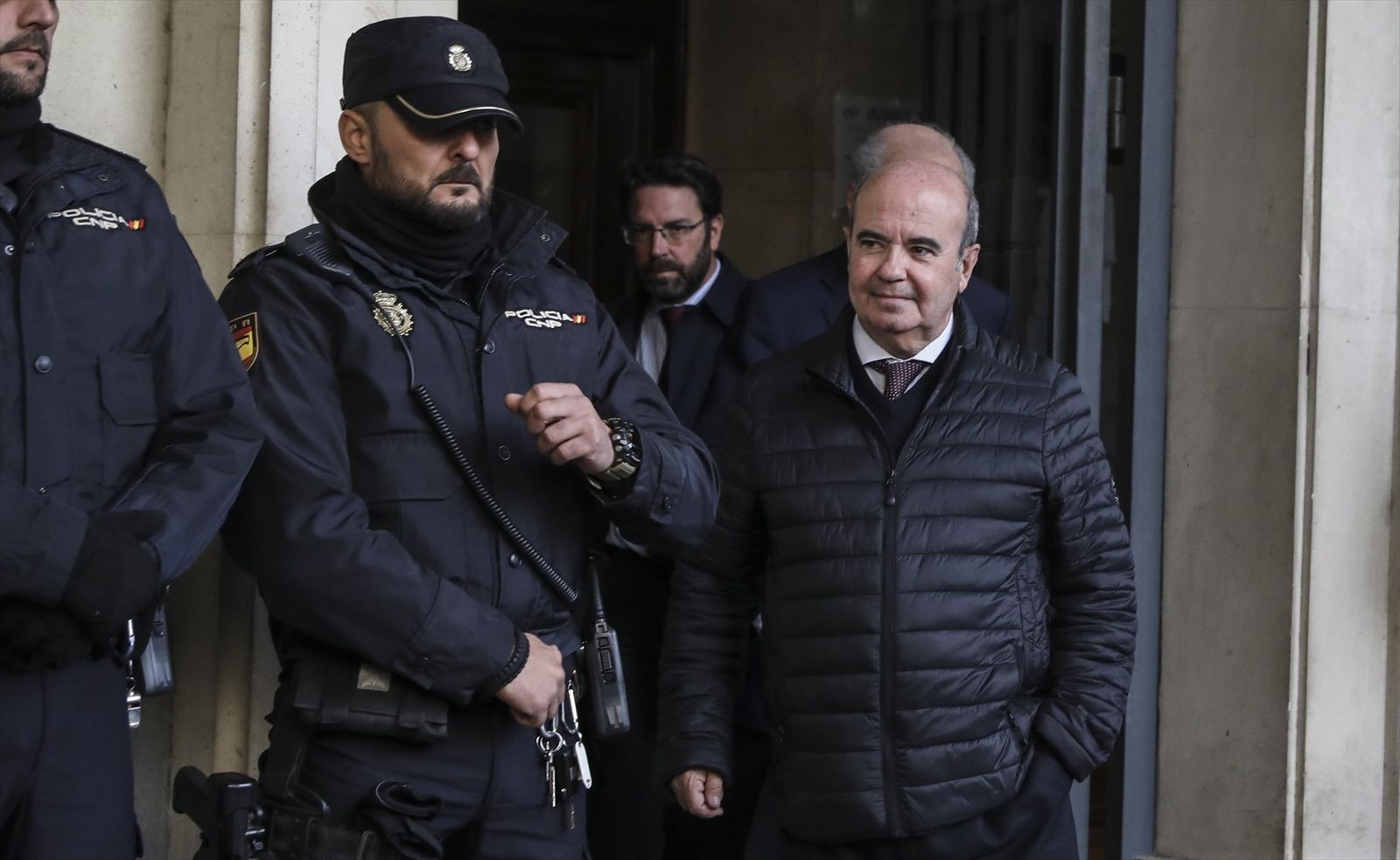 El Constitucional también ordena rebajar la condena al exconsejero Zarrías por los ERE