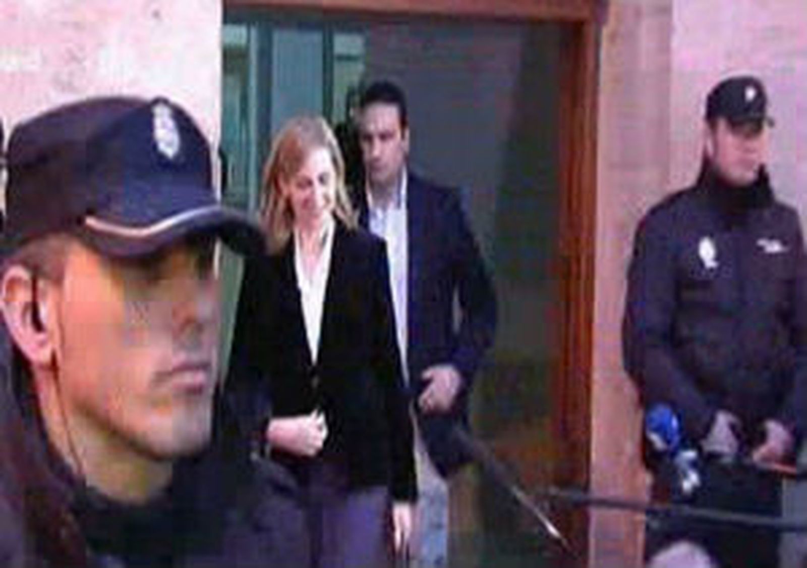 La infanta abandona los juzgados