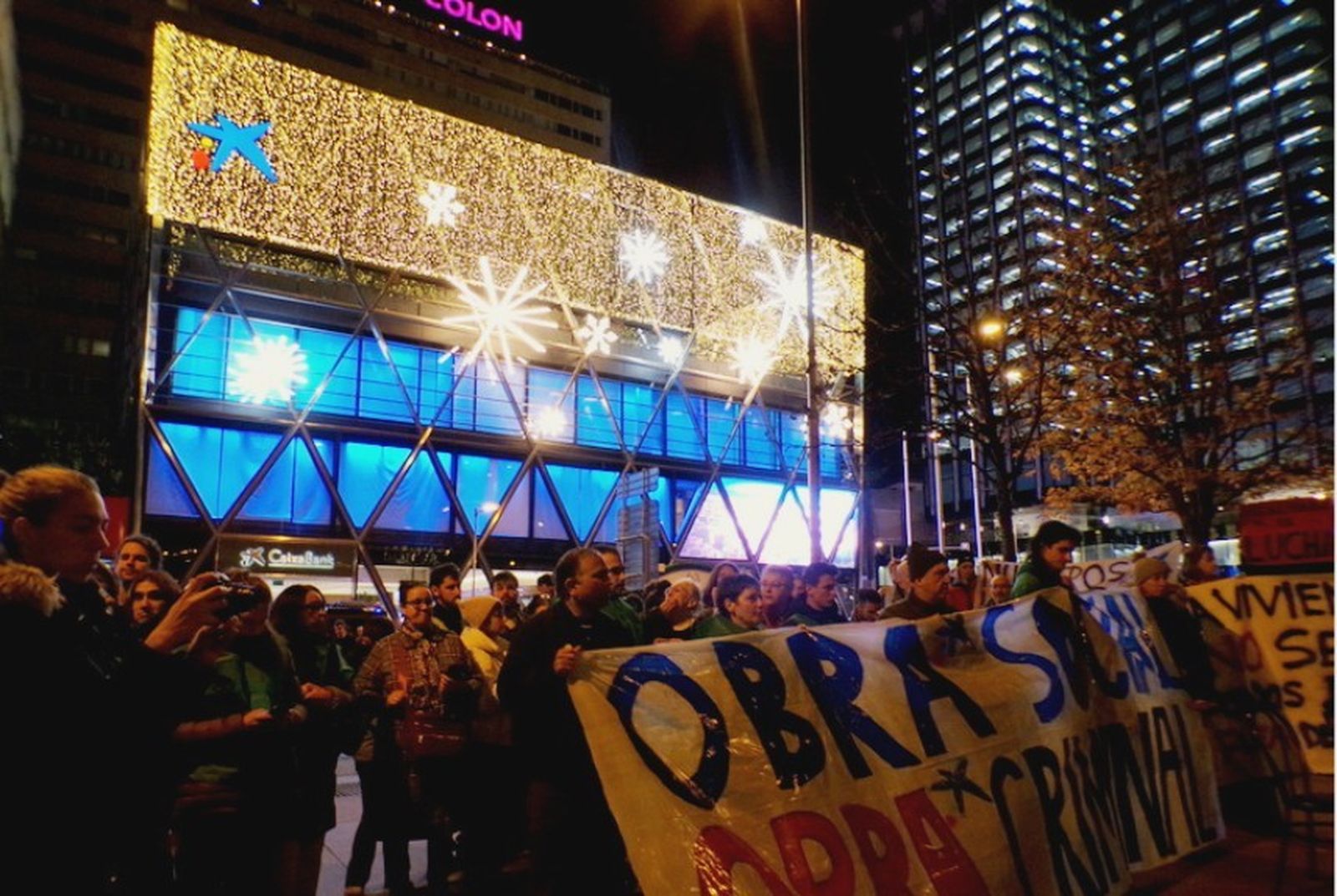 Protesta en Madrid de afectados por la venta de viviendas de la Caixa a fondos de inversión