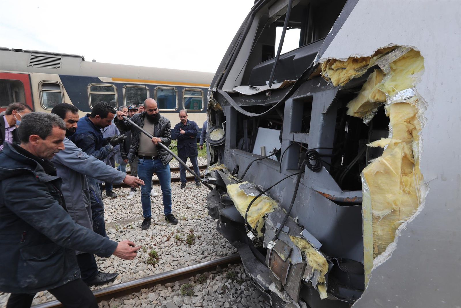 Estado de uno de los trenes siniestrados en Túnez