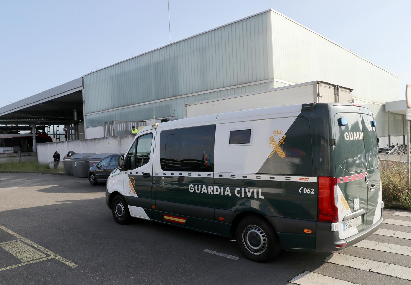 Traslado del presunto autor del asesinato de su pareja en Gijón