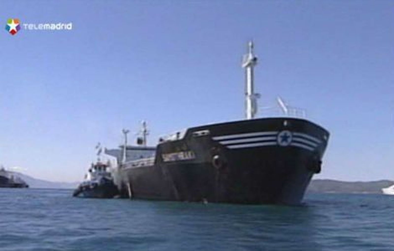 El Gobierno aprueba la reforma para sancionar a las gasolineras flotantes en el Estrecho