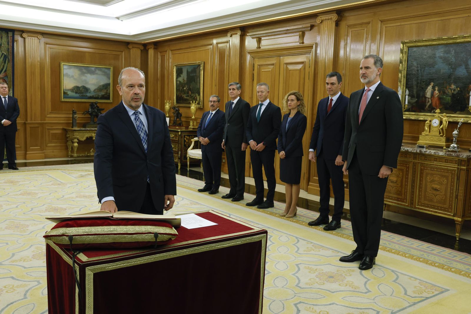 Los nuevo cuatro magistrados del Constitucional juran o prometen su cargo ante el Rey